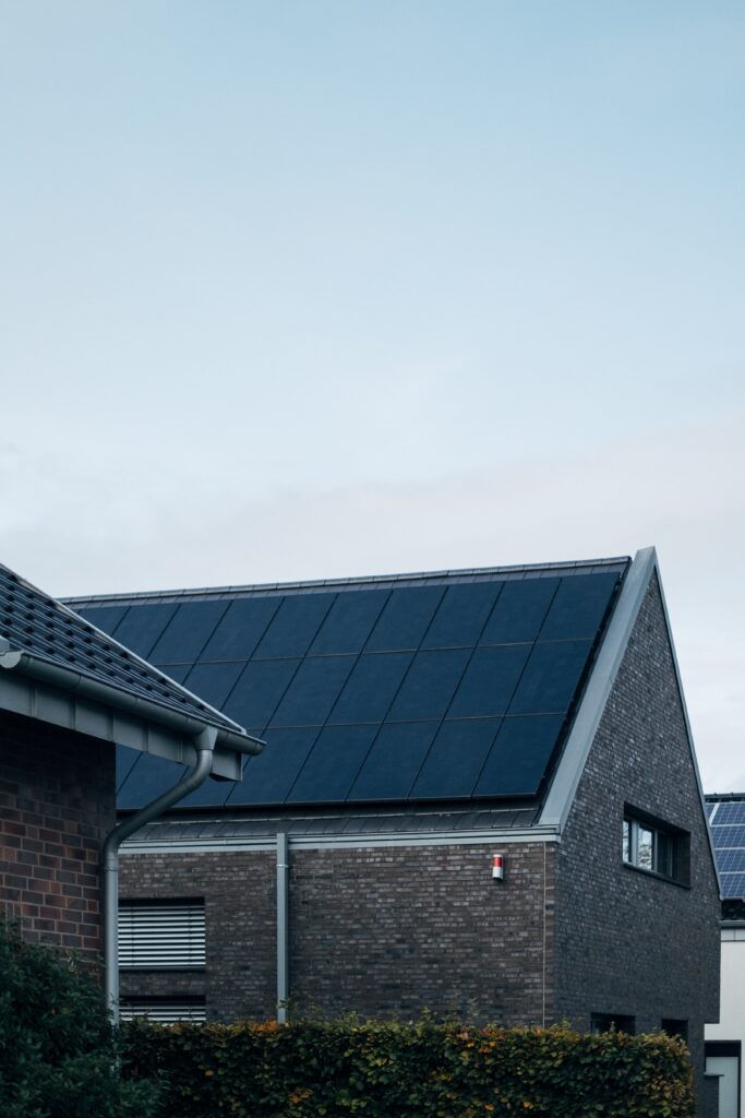 How Many Solar Panels Does It Take To Run A House Off The Grid?